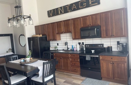 Sandusky Condo | Stylish Downtown Sandusky Condo Perfect for Family Getaway