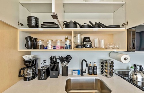 Downtown Salt Lake City Apartment | Stylish DT SLC Studio | 13th Floor Gym| Parking