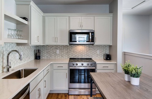 Greenwood House | Stylish East Nashville Townhouse with Parking