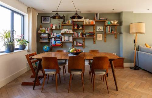 Bristol House | Stylish Family Home with Garden