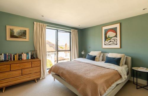 Bristol House | Stylish Family Home with Garden