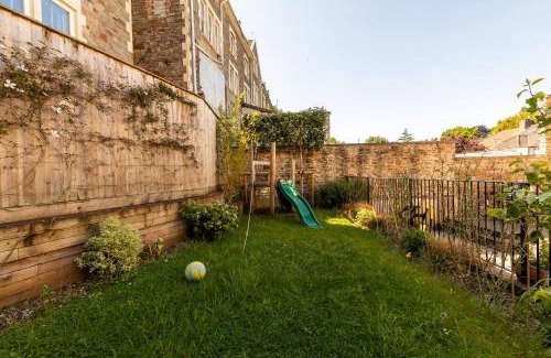 Bristol House | Stylish Family Home with Garden