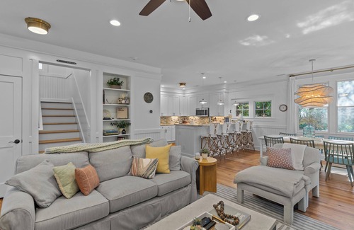 Keepers Landing House | Stylish + Family Friendly - 2 Carts, 2 Clubs, Mins to E Beach, Kayak Our Dock