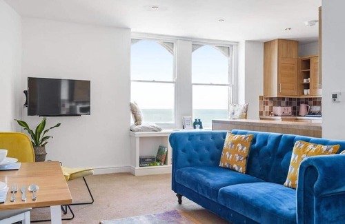 Hele Apartment | Stylish Flat with Stunning Sea Views, Ilfracombe