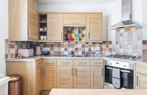 Hele Apartment | Stylish Flat with Stunning Sea Views, Ilfracombe
