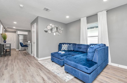 Northside House | Stylish & Furnished Near Downtown ¤ King Beds & Premium Amenities [Discount]