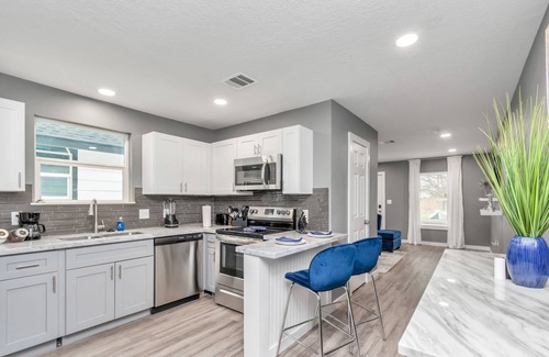 Northside House | Stylish & Furnished Near Downtown ¤ King Beds & Premium Amenities [Discount]