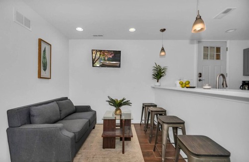 Near West Side Apartment | Stylish Garden Apartment | Walk to United Center