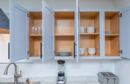 Charlotte House | Stylish Getaway 5min Uptown stadiums Kinf Bed