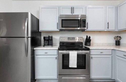 Charlotte House | Stylish Getaway 5min Uptown stadiums Kinf Bed
