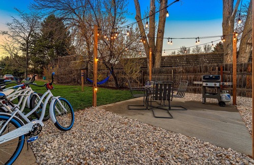 University Acres Condo | Stylish Getaway W/Designer Touches - Free Bikes