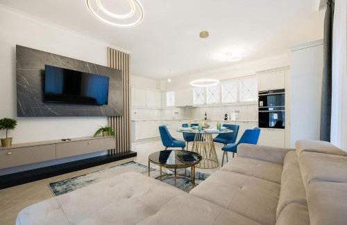 Ferencvaros Apartment | Stylish Ground-Floor Comfort w Terrace & Parking