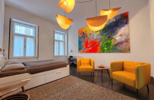 Palace District Apartment | Stylish holiday Art apartment - wifi & great location