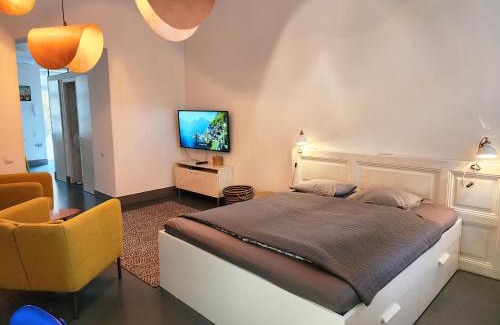 Palace District Apartment | Stylish holiday Art apartment - wifi & great location