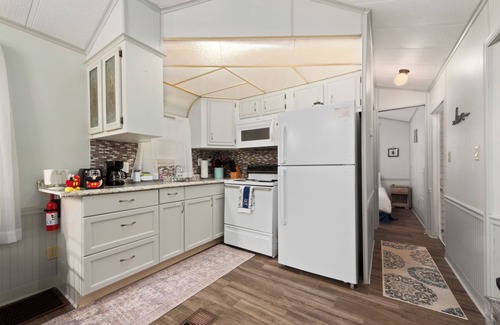 Kissimmee House | Stylish home/Cozy/Peaceful/diagonal back Lake