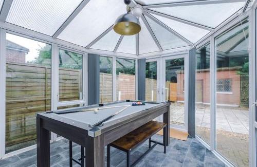 Manchester Apartment | Stylish Home, Games Room, Sleeps 6, Large Driveway, Perfect For Groups