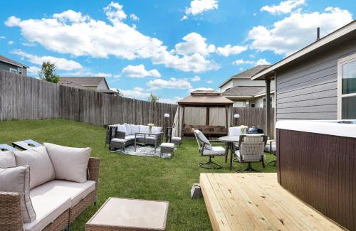 Converse House | Stylish Hot Tub Retreat Bbq Yard Games Wifi Pets