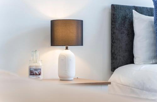 Ashton in Makerfield House | Stylish House - Sleeps 7 - Free Parking, Fast WiFi and Smart TV - Contractors, Groups and Long Stays Welcome by Yoko Property