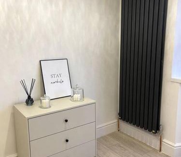 Lewisham House | Stylish King Size Room in Modern Renovated House