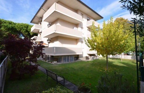 Lignano Sabbiadoro Apartment | Stylish Lagoon-Side Studio Retreat in Lignano
