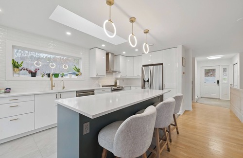 Fall River House | Stylish Lakehouse | 4BR, 2 Decks, Theatre Room