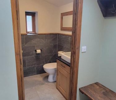 Upper Hulme Apartment | Stylish Lodge in the Peak District sleeps up to 9