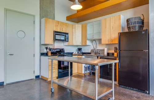 Downtown Nashville Apartment | Stylish Loft Near Downtown Broadway!
