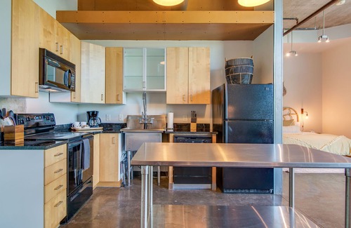Downtown Nashville Apartment | Stylish Loft Near Downtown Broadway!