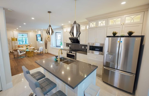 Brockton Village House | Stylish Luxe 3 BR Villa - Dufferin