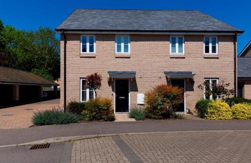 Cambridge House | Stylish luxury on edge of Cambridge Free Parking Pass the Keys
