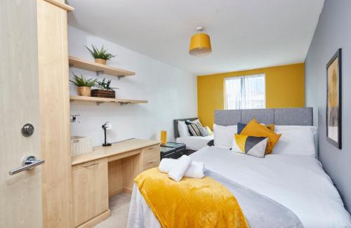 Manchester City Centre Apartment | Stylish Manchester Gem - Sleeps 10!