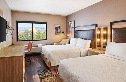 Salt Lake City Hotel | Stylish Marriott hotel with an on-site Restaurant located near the SLC Airport