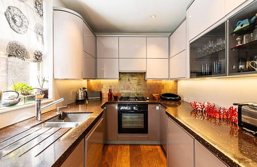Campden House | Stylish Mews Home in Kensington