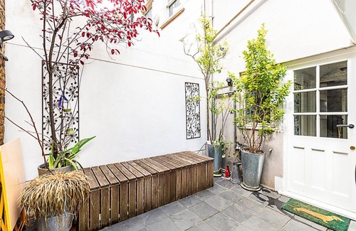 Campden House | Stylish Mews Home in Kensington