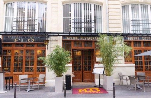 Quartier de la Porte-Saint-Denis Apartment | Stylish Mezzanine Studio in the Heart of Paris 3F