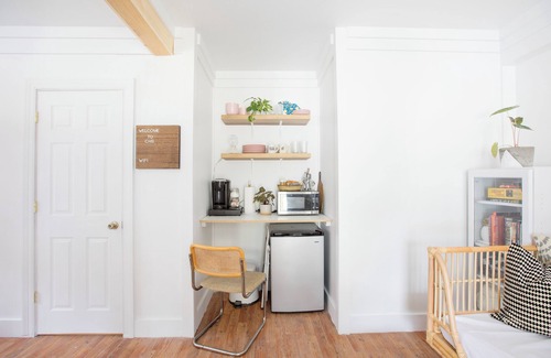 North Charleston Apartment | Stylish Midcentury Studio in Trendy Park Circle
