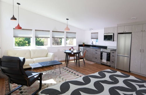 Mount Baker Apartment | Stylish modern dadu apartment in residential Seattle near everything
