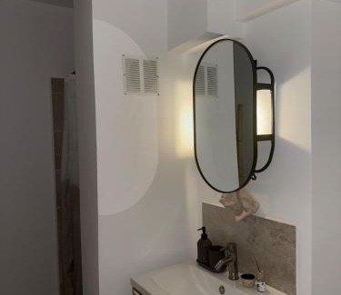Les Grands Carmes Apartment | Stylish Modern Flat