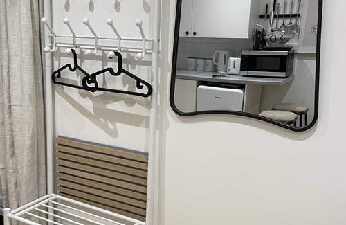 Broadstairs Apartment | Stylish modern one bedroom with kitchenette and en suite shower room