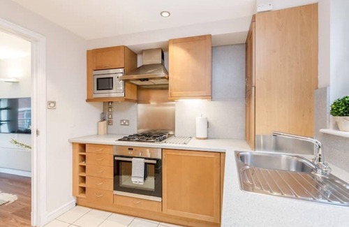Fitzrovia Condo | Stylish & Modern Oxford Street Flat | 2BR 2BA