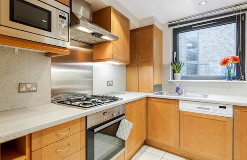 Fitzrovia Condo | Stylish & Modern Oxford Street Flat | 2BR 2BA