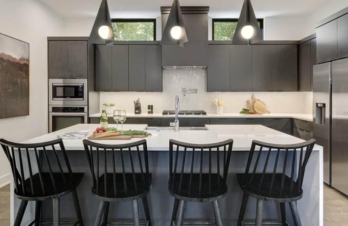 Montopolis House | Stylish Modern Ranch | Heated Pool