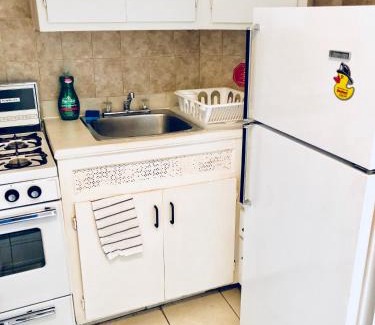 Downtown Montreal Apartment | Stylish Montreal Apartment: Comfortable Stay in the Golden Square Mile