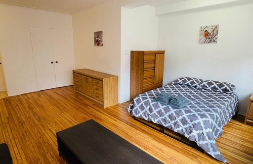 Downtown Montreal Apartment | Stylish Montreal Apartment: Comfortable Stay in the Golden Square Mile