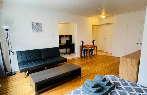Downtown Montreal Apartment | Stylish Montreal Apartment: Comfortable Stay in the Golden Square Mile