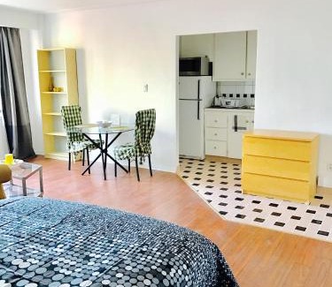 Downtown Montreal Apartment | Stylish Montreal Apartment: Comfortable Stay in the Golden Square Mile