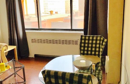 Downtown Montreal Apartment | Stylish Montreal Apartment: Comfortable Stay in the Golden Square Mile