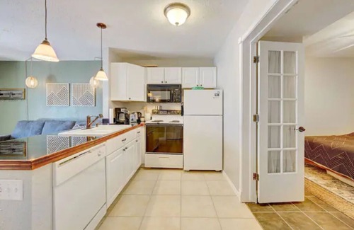 Dillon Condo | Stylish Mountain Condo w/Fireplace on Lake Dillon
