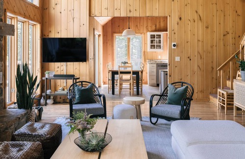 Stratton and Bromley Ski Areas Ski Chalet | Stylish Mountain Getaway close to Stratton w/Spa