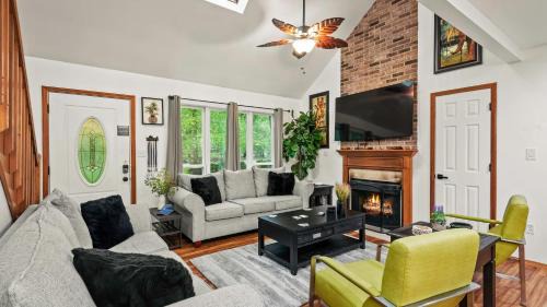 East Stroudsburg House | Stylish Mountain Retreat w Hot Tub Firepit Penn Estate Getaway by AvantStay